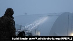Російський ударний дрон із фугасною бойовою частиною влучив у ніч на 14 лютого в укриття зруйнованого 4-го енергоблоку Чорнобильської атомної станції, повідомляв президент Володимир Зеленський
