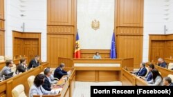 მოლდოვის პრეზიდენტმა მაია სანდუმ 30 ივლისს გამართა უსაფრთხოების საბჭოს სხდომა, რომლის შემდეგაც განაცხადა, რომ რუსეთი ემზადება სექტემბრის საპარლამენტო არჩევნებში უპრეცედენტო ჩარევისთვის