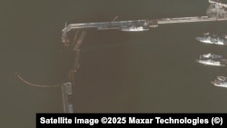 После атаки. Заграждения на подходе к Новороссийской военно-морской базе. Новороссийск, Россия, 16 декабря 2025 года