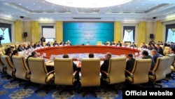 Араб координациялык тобунун 2014-жылы Бишкекте өткөн экинчи жыйынында тартылган сүрөт. 