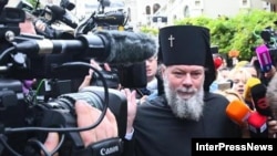 Обрушившись с резкой и дерзкой критикой на патриарха, владыка Петре решил пойти ва-банк и проиграл