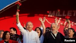 Кемал Кылычдароглу (ортодо).