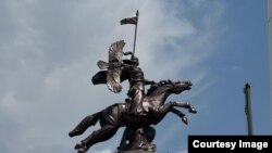 Тамила Маматова жасаган эстелик. 