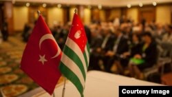 Решение кабинета министров вызвало бурную реакцию у граждан Абхазии, так как связи с Турцией весьма разнообразны и значимы для населения Абхазии, а данное распоряжение кабмина ведет к фактическому их разрыву