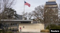 აშშ-ის დიპლომატიური მისია ჟენევაში, სადაც იმართება სამშვიდობო მოლაპარაკებები აშშ-ის, ევროკავშირისა და უკრაინის დელეგაციებს შორის. 23 ნოემბერი, 2015.