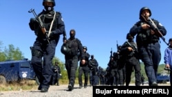 Припадници на косовската полиција на граничниот премин Јариње, Косово, 27 септември 2021 година