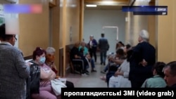 “ზდოროვიეს” ექიმების გუნდი დონეცკში. ხალხის რიგი დერეფანში