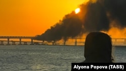 Пожар после взрыва на Керченском мосту, 8 октября 2022 года. Иллюстрационное фото