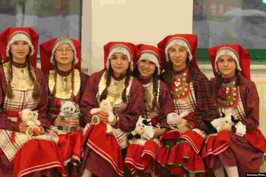 Татарстанның Сарман районыннан "Айбагыр" ансамбле