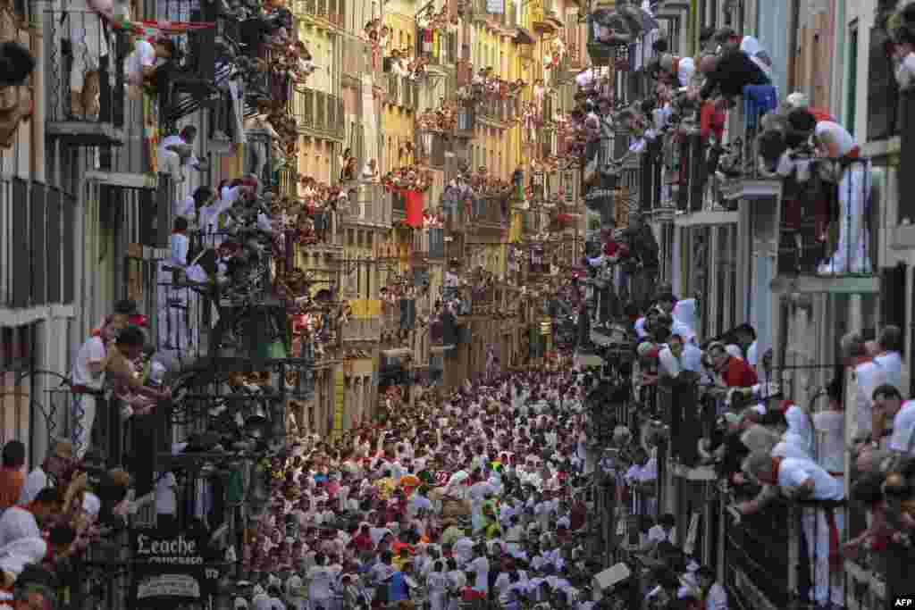Spectators during the first bull run of Pamplona's annual San Fermin Festival, kicking off a week of traditional and folkloric festivities in the northern Spanish town. (AFP/Pedro Armestre)