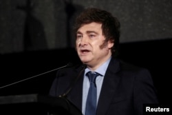 6 decembrie 2024, președintele argentinian Javier Milei ține un discurs la lansarea Marketing Managers Association (ADM) din Uruguay.