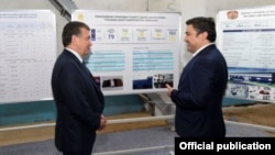 Предприниматель Ойбек Миралиев с президентом Шавкатом Мирзияевым.