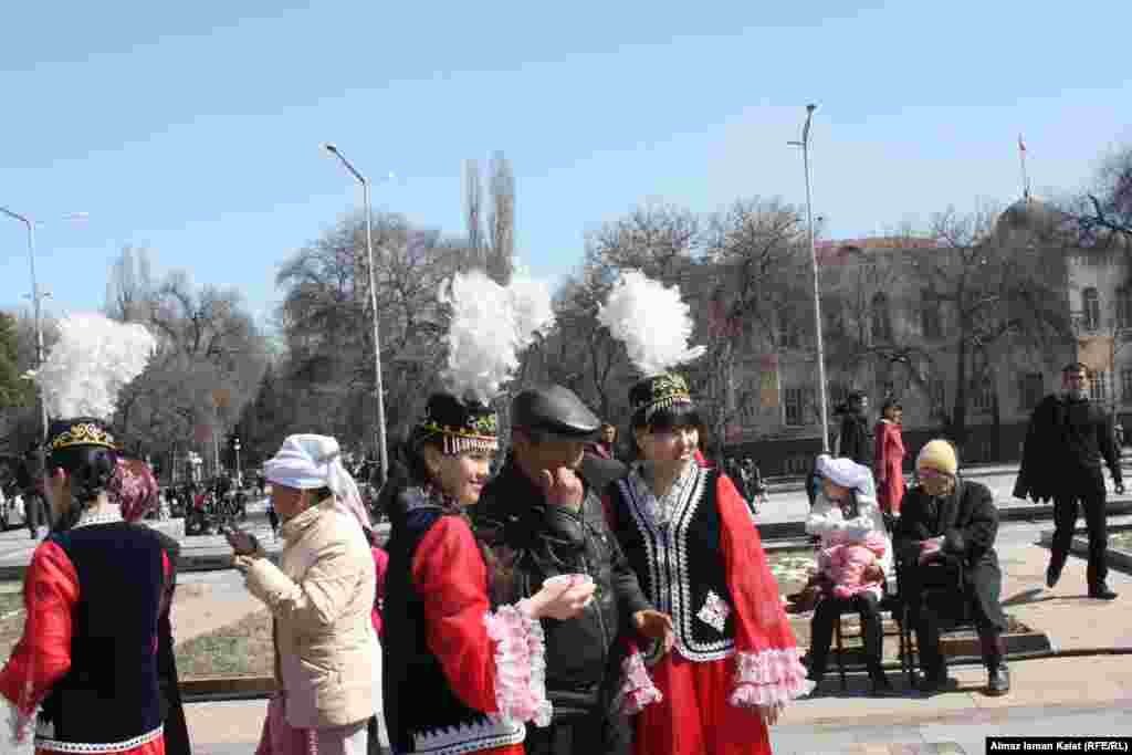 Праздничный сумолок, приготовленный красавицами.