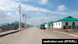 Lebap welaýatynyň Garabekewül etrabynyň çäginde gurlan Berkarar Zaman atly obasy 