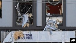 Clădirea avariată unde se află British Council după atacurile cu rachete și drone rusești în centrul orașului Kiev, Ucraina, joi, 28 august 2025.
