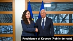 Косовската претседателка Вјоса Османи за време на состанокот во Брисел со претседателот на Советот на ЕУ, Антонио Кошта
