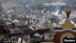 Эркиндик аянтындагы демонстранттардын чатырлары. Киев, 26-январь, 2014.