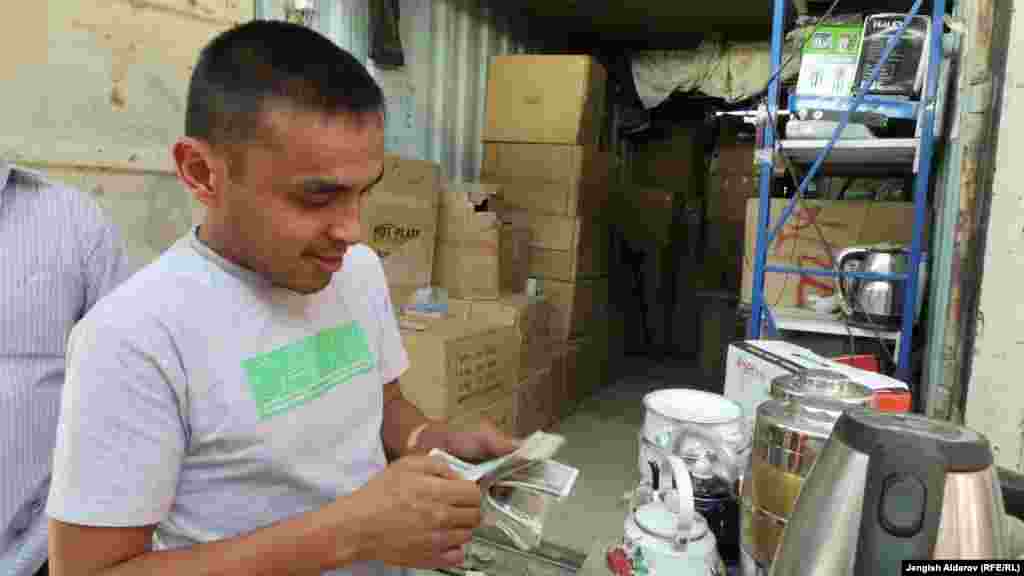 На рынке в ходу валюта трех приграничных государств