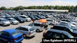 Бишкектеги автоунаа базары.
