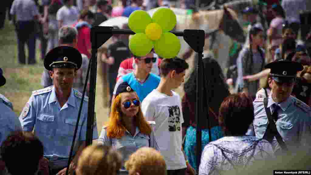 Keçmek içün maden detektorı ile çerçiveler qoyuldı