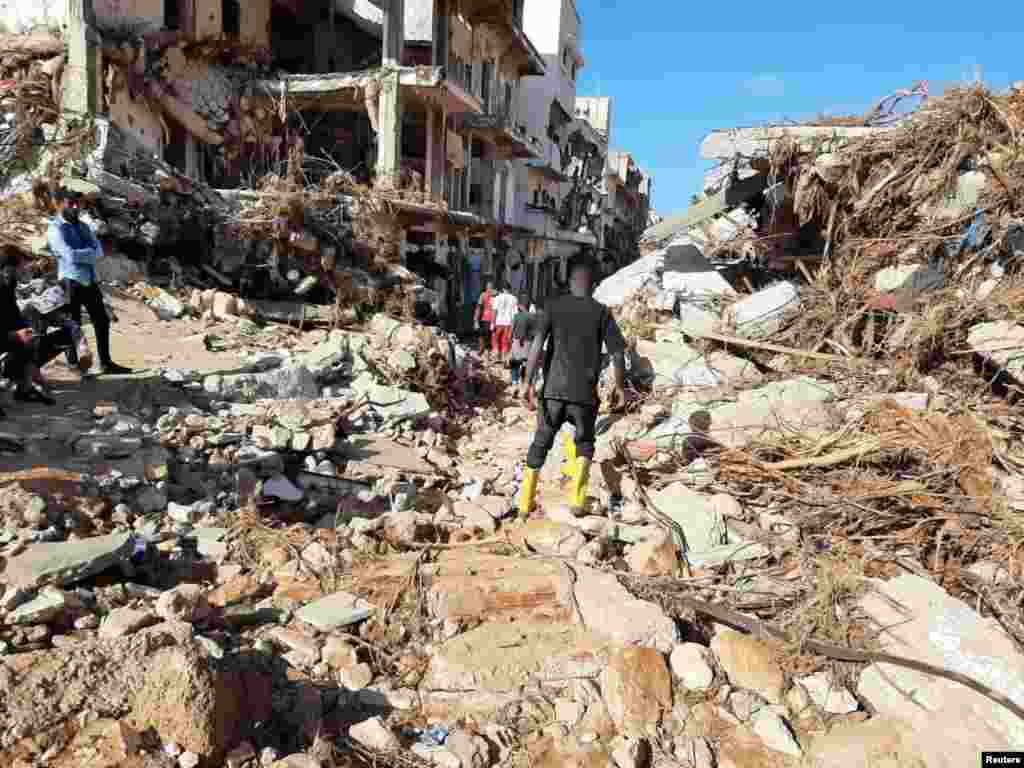 Дерна билігі үйінді астында қалған мәйіттерді тез таппаса, қаланы ауру жайлауы мүмкін деп қауіптенеді. Портты қаланың басшысы Абдулменам әл-Гаити саудиялық "Әл-Арабия" телернасына қаза тапқандар 20 мыңға жетуі мүмкін деген.&nbsp;