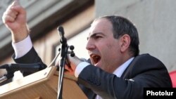 Никол Пашинян выступает на митинге АНК, Ереван, 31 марта 2011 г.