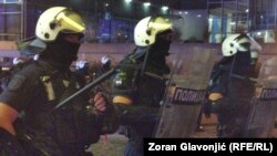 Policija tokom protesta na Novom Beogradu, 16. avgusta 2025. 