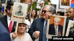 Նախագահ Արմեն Սարգսյանը քայլերթի մասնակիցների շարքում: