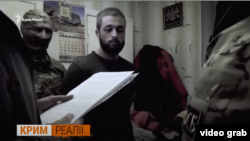 Сейран Салиев во время ареста. Скриншот с видео ФСБ РФ. 2017 год