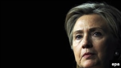 خانم کلینتون در نخستین سالگرد انتخابات ریاست جمهوری ایران که اعتراض به نتایج آن با سرکوب شدید نیروهای امنیتی روبه‌رو شد، تأکید کرده است که [حکومت] ایران همچنان به نقض و انکار حقوق اساسی و بنیادین شهروندانش ادامه می‌دهد.