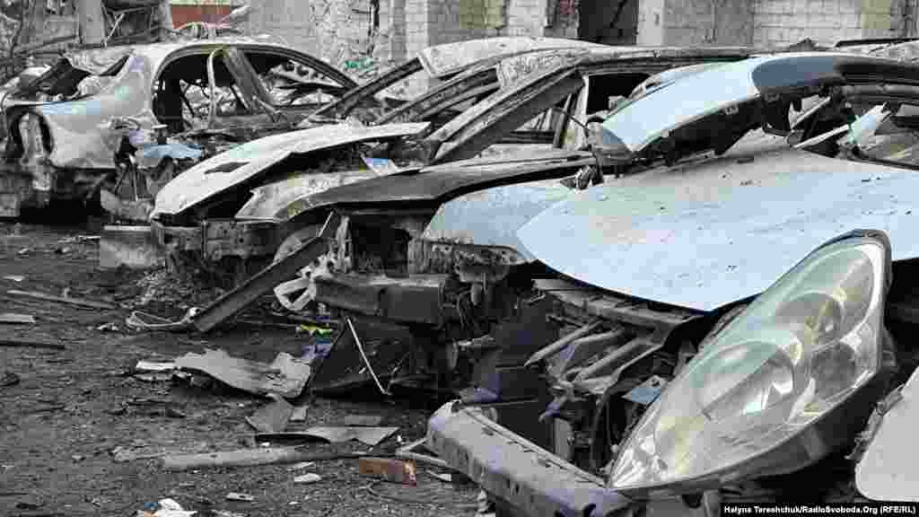 „Minden arcátlan támadás a hétköznapi élet ellen azt bizonyítja, hogy fokozni kell a nyomást Oroszországon” – reagált a történtekre Zelenszkij ukrán elnök az X-en közzétett bejegyzésében