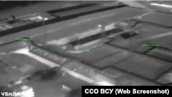 Скриншот с видео ССО Украины, на котором дрон атакует нефтебазу в Гвардейском