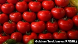 Айрымдар кызамык же кызылча менен ооругандарга кызыл мөмө-жемиш бербей, ырым-жырымдарга көңүл бурушат. Дарыгерлер мунун пайдасы жоктугун эскертишет.