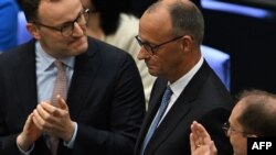 ომისშემდგომ გერმანიაში პირველად მოხდა, რომ კანცლერობის კანდიდატმა პირველივე ტურში ვერ გაიმარჯვა.