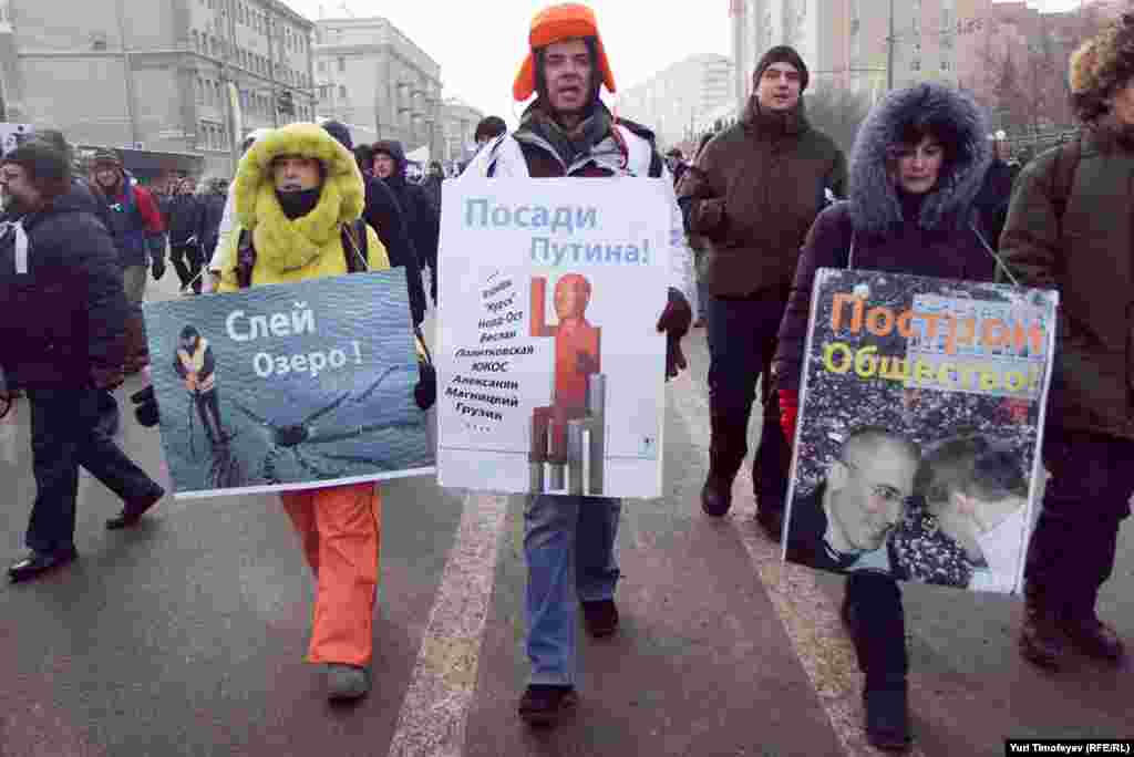 The sign in the middle reads "Jail Putin"