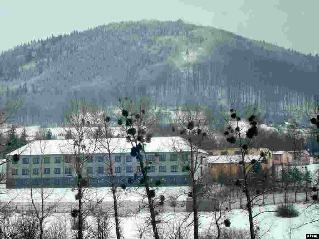 Вышни Лхотыдағы босқындар лагері көзге  алыстан осылай шалынады. 1 ақпан, 2009 жыл - Вышни Лхотыдағы босқындар лагері көзге  алыстан осылай шалынады. 1 ақпан, 2009 жыл