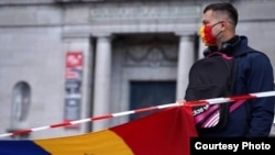  Ion Roșca, originar din Cahul, lucrează de nouă ani în Belgia, la vot în al doilea tur de scrutin al prezidențialelor, 15 noiembrie 2020. 