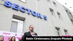 Noiembrie 2023. Adrian Albu, supraviețuitor al incendiului de la Colectiv își lansează candidatura la Primaria sectorului 5.