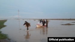 Сардаба суу сактагычындагы ташкын коңшу Казакстанга да жетип келди. Мактарал районунан тартылган сүрөт.