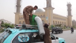 د کندهار ډرېوران خپل ټیکسي ګاډي په سولر کولرو یخوي