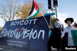 Protest la studiourile TV RTE pentru boicotarea Eurovisionului din 2026, la Dublin, Irlanda, pe 1 noiembrie 2025.