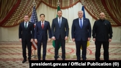 US and Ukrainian negotiators pose for journalists after the conclusion of talks in Jeddah, Saudi Arabia, on March 11. 