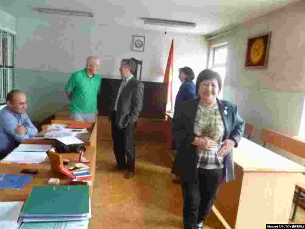 "Бир дунё Қирғизистон" ташкилоти раҳбари Тўлейкан Исмаилова суд залида.