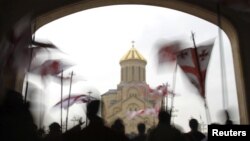 Противники законодательной инициативы убеждены, что она направлена на защиту интересов лишь представителей православного большинства