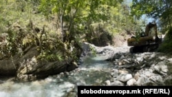 Река Дошница, багери.