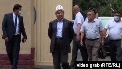 Аскар Акаев УКМКнын короосуна кирип бараткан учуру. Бишкек. 3-август, 2021-жыл.