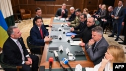 Одна из первых встреч американской и украинской делегаций в рамках обсуждения мирных договоренностей, 30 ноября 2025 года