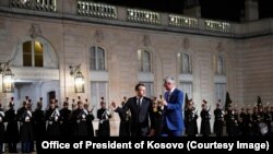 Presidenti i Francës, Emmanuel Macron dhe ai i Kosovës, Hashim Thaçi. Fotografi nga arkivi.