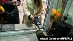 BNM afirma în august, când, la fel, a scăzut rata de bază, că vrea să încurajeze, în continuare, consumul și investițiile și să stabilizeze procesele inflaționiste.