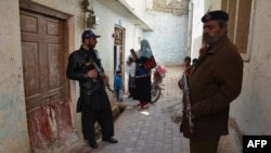Polio vaccination teams are routinely escorted by police in the western regions. (file photo)